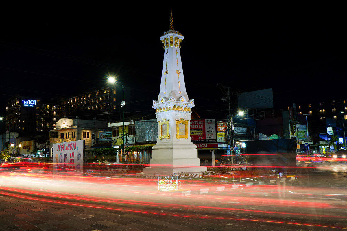 The view of Tugu Yogyakarta on Saturday night.